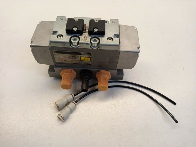 Bosch Rexroth 0820226003 Ventil Pneumatikventil Steuerventil Kontroll Wegeventil