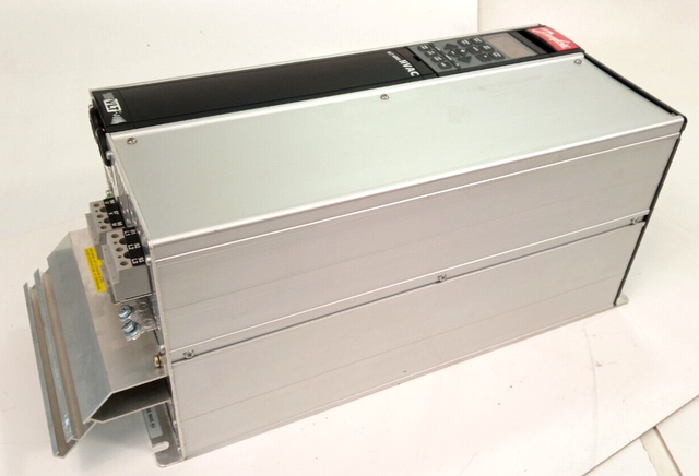 Danfoss VLT6027HT4C20STR3D0F00A00 Frequenzumrichter 37,5A, 27kVA, 3x380-460V