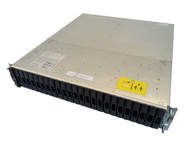 NetApp Storage System NAJ-1001 2x NetApp IOM6 SAS 6Gb Controller Module 9,2 TB