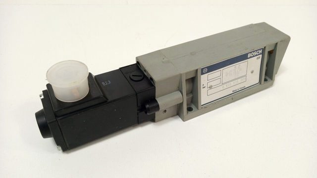 Bosch 0820016028 Wegeventil inkl. 1 827 414 040 Anschluss 24V