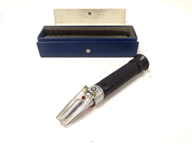 ATAGO Hand Refraktometer