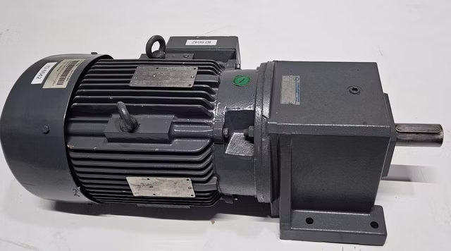 Stöber Antriebstechnik K21V132M4 Stirnradgetriebemotor 7,5 kW Getriebemotor