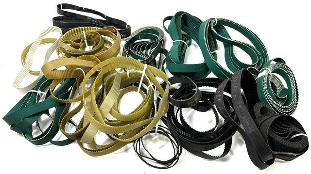 Posten Zahnriemen verschiedene Größen und Farben