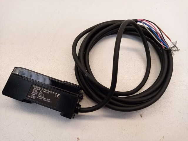 Keyence LV-21AP Messverstärker Haupteinheit LV21AP PNP LV 21AP Sensor Verstärker