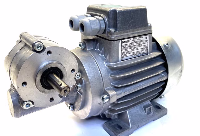 Lenze SSN31-1UVCR-056C2 Motor mit Getriebe SSN31-1FVCR | 0,9kW 1350rpm I=75,00