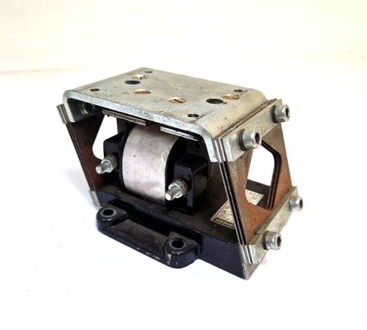 Binder Typ 24 51606A1 Wurfvibrator 200V 50Hz ED 100% drei Federplatten je Seite