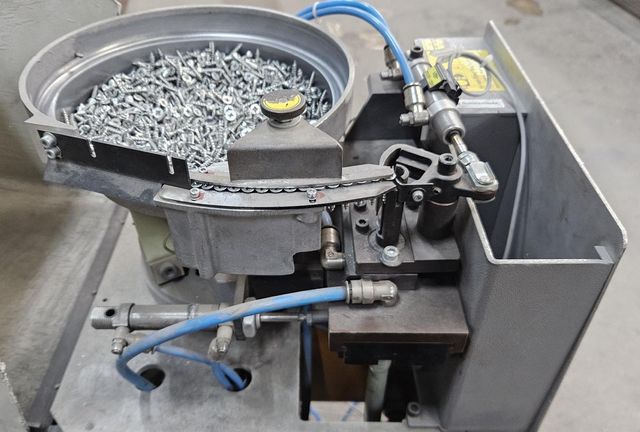 Böllhoff ZM2000/4 B Schraubenzuführautomat Wendelförderer Schwingförderer 