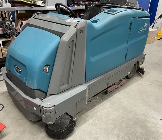 Tennant M17 Aufsitz-Scheuersaugmaschine Kehrmaschine Hochdruckreiniger