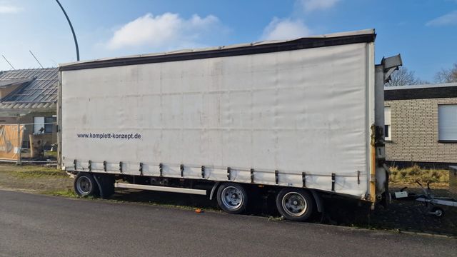 3-Achs Planenanhänger mit 2 Rampen, TÜV neu