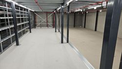 48258.jpeg Bito Lagerbühne 374 m² – stabile Systembühne mit 500 kg/m² Traglast