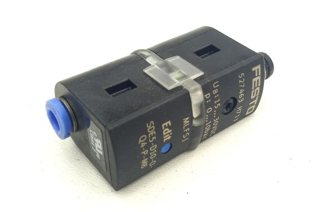 Festo SDE5-D10-O-Q4-P-M8 Drucksensor Druckschalter Sensor Schalter 527463