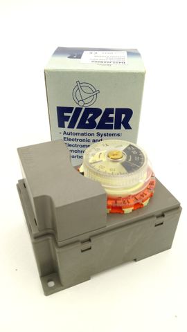 FIBER D425J02S300 Schaltuhr Zeitrelais Zeitschaltuhr 230 V 24h