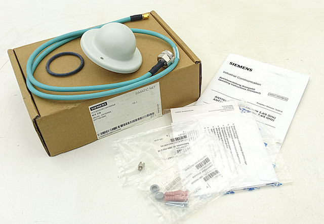 Siemens 6GK5795-6MN10-0AA6 + 6XV1875-5CH10 IWLAN Antenne 2,4/5 GHz inkl Kabel 1m