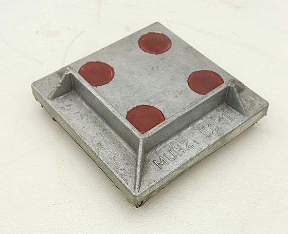 MUNZ MUNZECKE Reflektorplatte Alu Bodenmarkierung Schalldämmecken