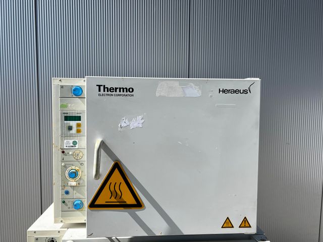 Heraeus Thermo UT 6060 Laborofen Wärmeschrank Ofen 300ºC