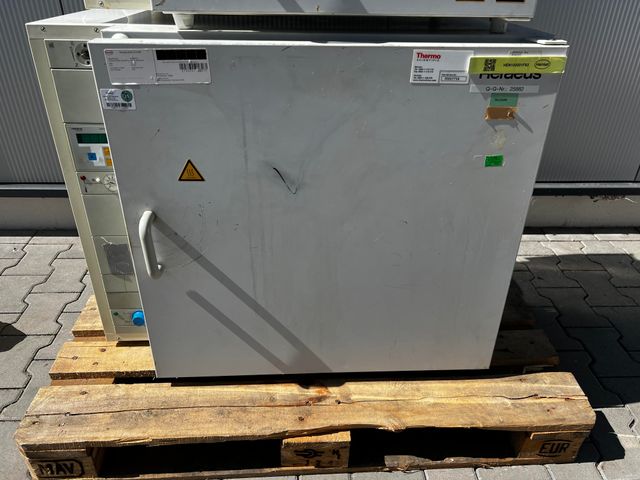 Heraeus Kendro UT 6120 Laborofen Wärmeschrank Ofen 300ºC