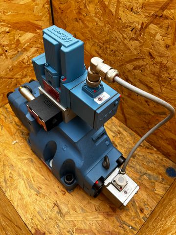 Moog Servoventil-Einheit D665-5703 & D661-5623C