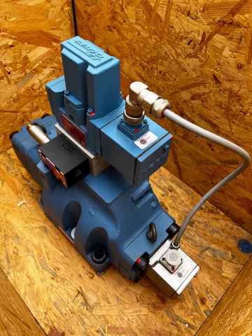 Moog Servoventil-Einheit D665-5703 & D661-5623C