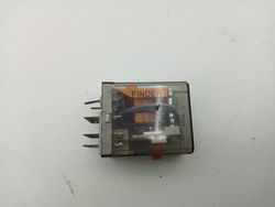 Bild 3 FINDER Relais 0010 Serie Anschlussseite mit Typenschild