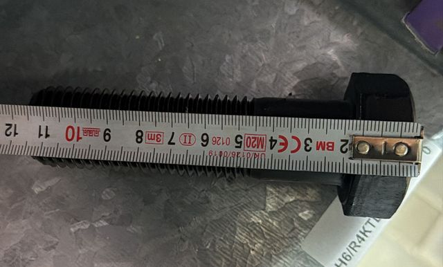 Sechskantschraube mit halbem Gewinde