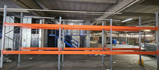 AR Racking Palettenregal 8,10 Meter Schwerlastregal Höhe 3000 mm 3 Ebenen