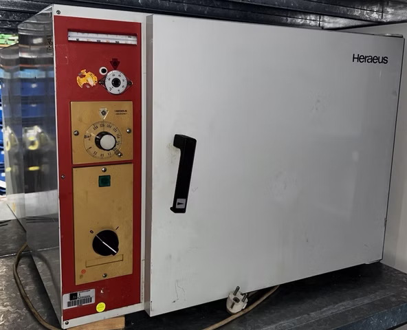  Heraeus T5042 Wärmeschrank 250°C Laborofen Trockenschrank