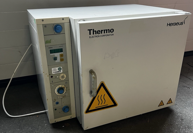 Heraeus UT 6060 Wärmeschrank 30L Trockenschrank 300°C Inkubator Laborofen UT6060