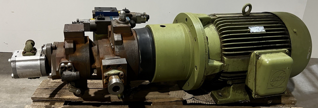 Loher-ANGA180LB04D-22kW-Elektromotor-mit-zwei-Moog-Hydraulikpumpen