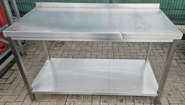 Edelstahl Gastro Arbeitstisch mit Grundboden unterfüttert 1460 mm