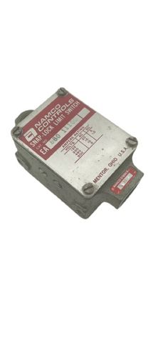 Namco EA08011100 Snap-Lock Endschalter 600v-ac EA