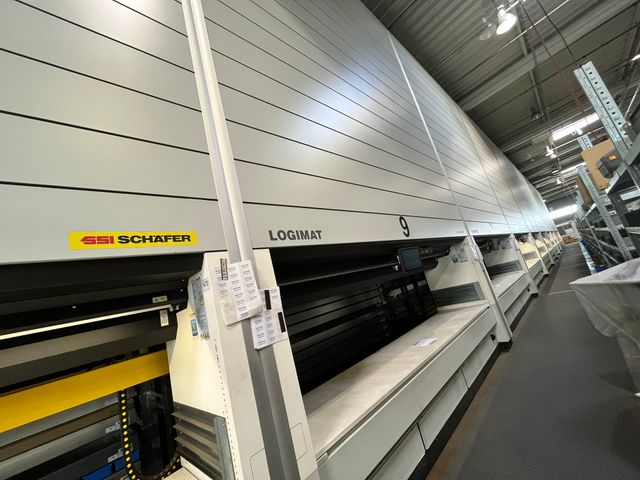 SSI Schäfer automatischer vertikaler Lagerlift SSI Logimat Typ SLL 49 Tabletts