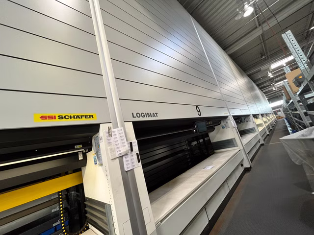 SSI Schäfer automatischer vertikaler Lagerlift SSI Logimat Typ SLL 49 Tabletts