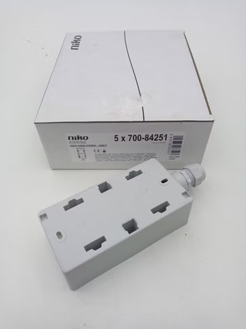 5x Niko 700-84251 Spritzwassergeschützte, Aufputzdose, Grau