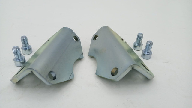 2x Festo HNC-100 174374 Fußbefestigung Winkel mit Schrauben