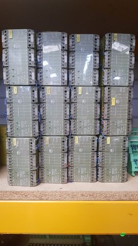 12x Pilz Pnoz/3 24VDC 5S 1Ö 1W Id.Nr: 474895 Pnoz/3 24 VDC 5S 1Ö 1W  Notschaltgerät