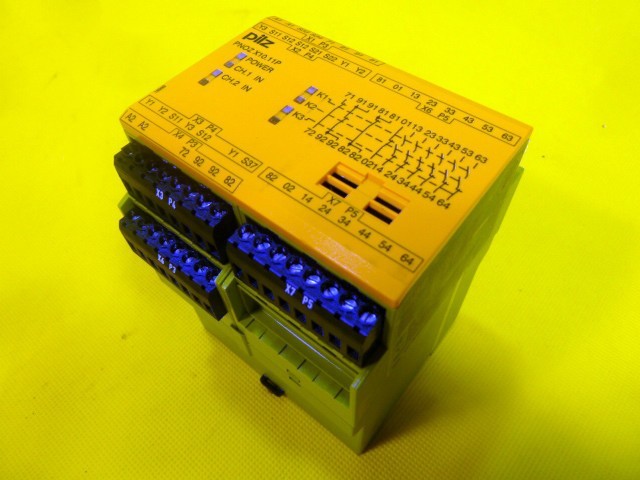 Module De Sécurité Pilz PNOZ X10.11P 24VDC - 6 Contacts NO, 4 Contacts NC, 6 DEL - Occasion Avec Facture