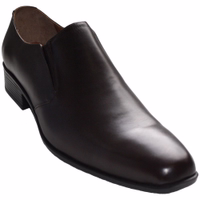 The front view of durable men's business shoes in brown is handcrafted with a block heel from the finest cowhide leather. Perfect for German-style wear, these leather shoes are available for online purchase with free delivery.