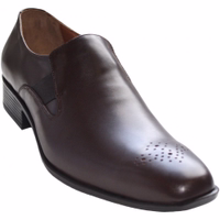 Front view of brown handmade business shoes featuring a mixed-toe cap design and a short shaft. These easy-to-slip-in shoes offer a secure fit and are crafted from the finest cowhide leather, complemented by a durable rubber sole.