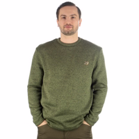 1358-OP1-Life-style-2-1358-OP1-Jagdsweatshirt--Virgin-Wool-Sweatshirt--Herren-Jagdsweatshirt--Traditionelle-Jagdbekleidung--Olivgruenes-Woll-Sweatshirt--Weiches-Woll-Sweatshirt--Traditione.jpg