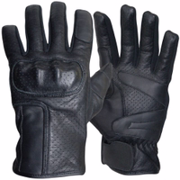 Vorder- und Rückansicht der Motorrad-Biker-Lederhandschuhe in Schwarz, gefertigt aus hochwertigem Kalbsleder. Genießen Sie erstklassigen Komfort und Langlebigkeit, mit gepolsterten Knöcheln außen und Wildleder-Handfläche für optimalen Griff. Jetzt bestelle