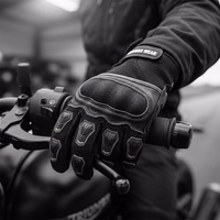 Non-Stick Soft KEVLAR GW400G. These gloves feature soft KEVLAR, preventing them from sticking to your clothes while offering enhanced protection and comfort. Ideal for everyday use by motorcycle enthusiasts. Premium product