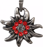 Close-up of the German Wear Edelweiss Necklace buckle with secure lobster clasp and metal link element. High-quality workmanship ensures durability, comfort, and easy use for everyday or Oktoberfest wear.