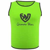 Vorderansicht der German Wear 6er-Pack Fußball-Leibchen in Grün, aus leichtem Air-Mesh-Gewebe – bietet Komfort und Langlebigkeit für Teamtraining und Sportübungen als Trainingsequipment. Jetzt kaufen!