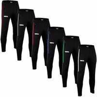 Die rote OMKA Optima Herren Trainingshose ergänzt die Farbauswahl und zeigt vielseitige Optionen für Fitness, Jogging oder Freizeitkleidung. Jetzt sichern.