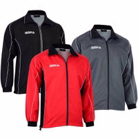 Entdecken Sie die Omka-Sportjacke in Rot, Grau und Schwarz. Mit V-Ausschnitt, langen Ärmeln, doppellagigem Stoff und schweißabsorbierendem Material. Reflektierende Paspeln für Sicherheit, seitliche Reißverschlusstaschen und verstellbarer Bund für perfekte 