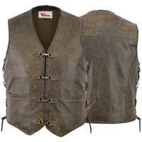 Fahren Sie selbstbewusst mit der Brown Cracker Leder-Motorradweste von RadMasters, Front- & Rückansicht. Aus echtem Rindsleder gefertigt, vereint sie Stil & Haltbarkeit. German Craft. Auf Lager. Kostenlose Lieferung am nächsten Werktag.