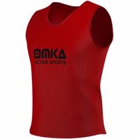 Seitenansicht des OMKA 6er-Sets Sportroter Bib zeigt leichte, ärmellose Konstruktion, ideal für Fußball, Handball, Volleyball oder andere Sportarten. Online holen.