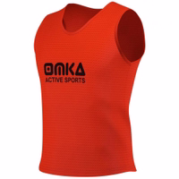 Side view of OMKA 6-Pack Sport Orange Bib displaying lightweight, sleeveless construction suitable for soccer, handball, volleyball, or other sports sessions. Get online.