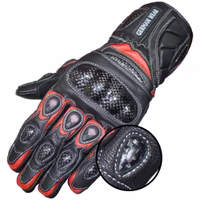 Verbessern Sie Ihre Ausrüstung mit Motorradhandschuhen. Außenschützer mit Anti-Rutsch-Nieten und Protektoren bieten besseren Griff und Sicherheit. Komplettieren Sie Ihr Biker-Outfit mit diesen hochwertigen Lederhandschuhen noch heute!