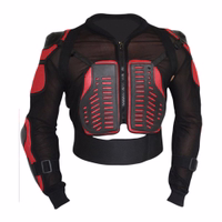 Vorderansicht der roten Motorrad-Armor-Schutzjacke mit leichtem Body Armor, verstellbaren Gurten, atmungsaktiven Einsätzen und starkem Aufprallschutz – für Motocross und Motorradfahrer. Heute kaufen!